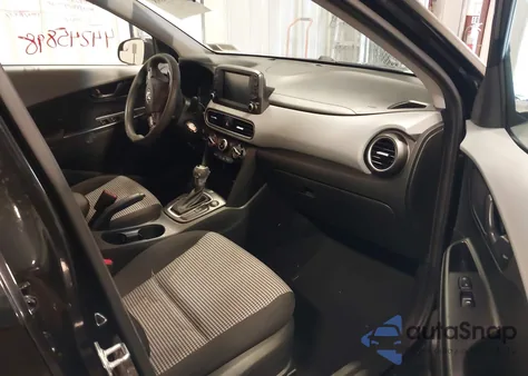 2021 Hyundai Kona Se z USA, uszkodzony, nr VIN KM8K1CAAXMU747517